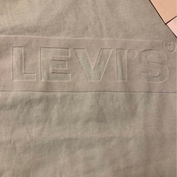NWT Levi’s Neutral Cotton Tee - Picture 2 of 4